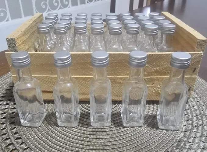 37 Garrafinhas de Vidros