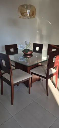 Conjunto mesa e 6 cadeiras