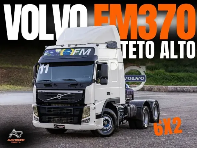 Volvo FM370 2011 6x2 manual - Teto alto, KM 530.833 e cabine internamente conservada!  