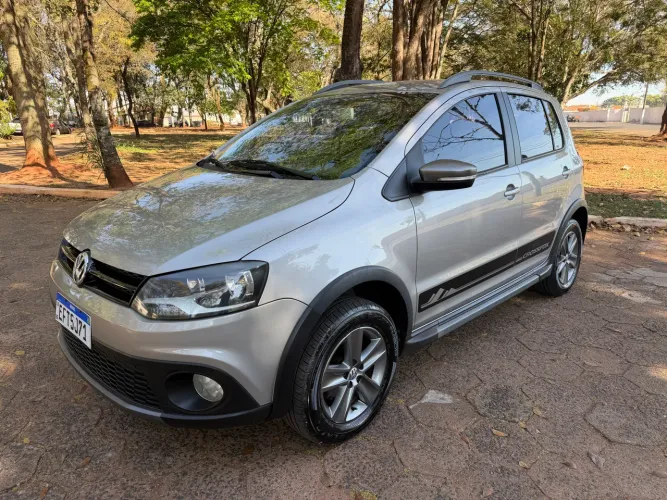 Volkswagen Crossfox 1.6 MI Total Flex 8V 5P 2012