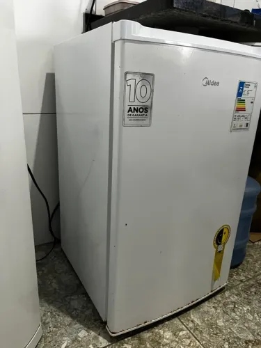 Frigobar semi novo, ótimo estado R$600