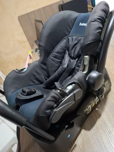 Vendo bebe conforto com base para carro 