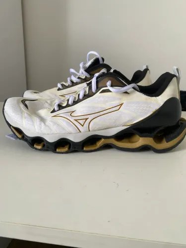 Mizuno Wave Prophecy 11