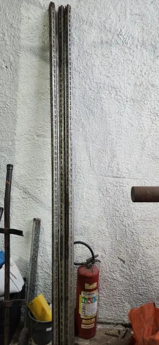 Colunas L2 2,65m chapa 14 tenho 22 a pronta entrega 