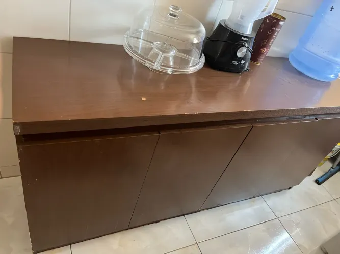 Móvel com 4 portas , 0,44 largura 1.58 comprimento em MDF, poucos sinais de uso!