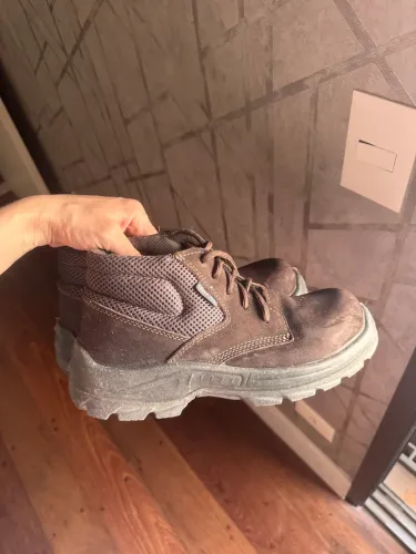 Botas para trabalhar em empresas em perfeito estado