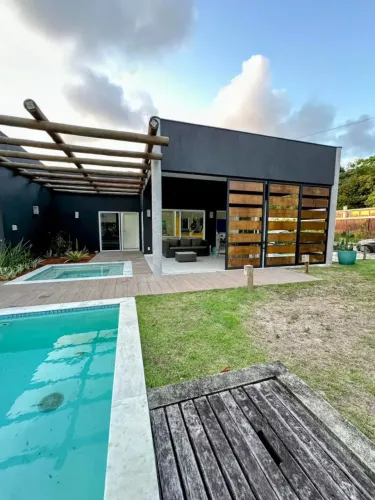 Casa moderna em Condomínio Fechado  Venda ou Locação Temporada em Pipa!