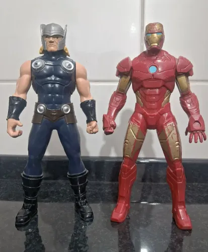 Bonecos Marvel Thor e Iron Man Usado