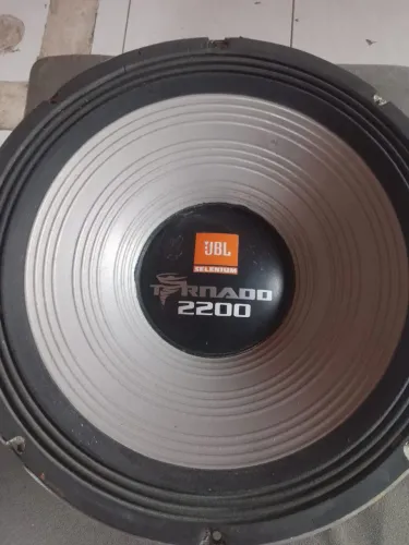 Dezoitão JBL 2200