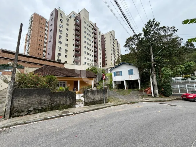 Terreno à venda no Itacorubi