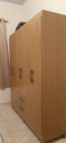 Vende se esse guarda roupa com 4 meses de uso, motivo mudança