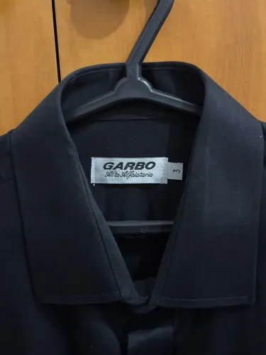 CAMISA ACETINADA PRETA GARBO
