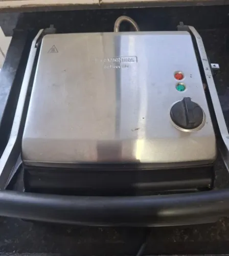 Grill Elétrico Tramontina by Breville Adjusta em Aço Inox com Bandeja Removível 220V