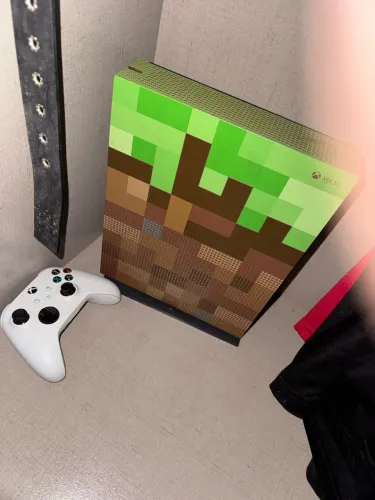 Xbox One S edição minecraft (sem caixa e controle exclusivo)