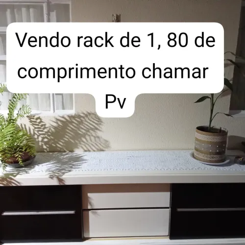 Rack de chão branco com portas e gavetas