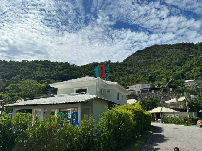 Recreio dos Bandeirantes | Casa de Condomínio 5 quartos, sendo 5 suites