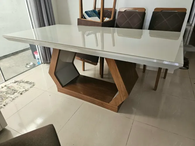 Mesa com cadeiras, cozinha, sala . vidro. Almofada 