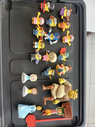 Lote de brinquedos 001