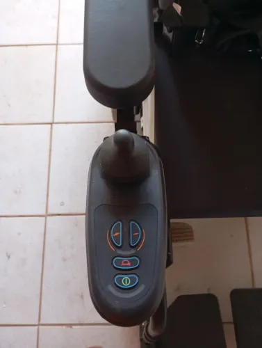 Cadeira de rodas motorizada
