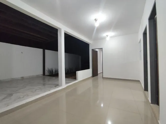 Casa 4 Quartos no PLANO PILOTO | Vila Planalto | Nova e Independente.Quintal