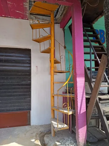 Vende-se Escada Caracol