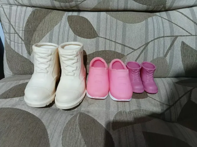 Vendo lote de sapatos de boneca