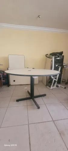Mesa de reunião redonda