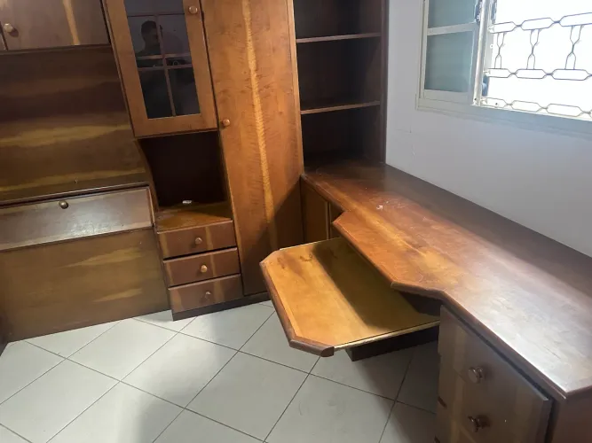Vendo guarda roupa, com cama e escrivaninha embutida