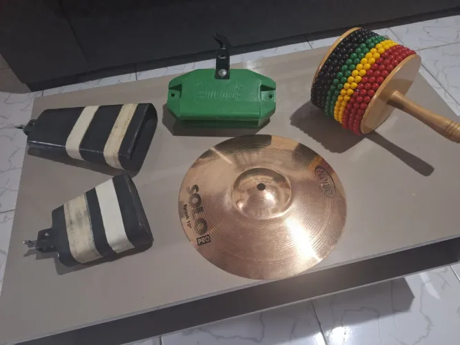 Kit de percussão no precinho 