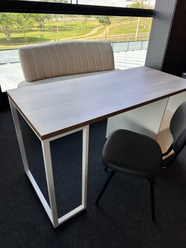 MESA ESCRITORIO COM NICHO SEVILHA E BRANCO - LOJA IKONMIXOFFICE
