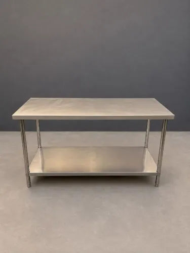 MESA INDUSTRIAL EM AÇO INOX COM 2 PRATELEIRAS