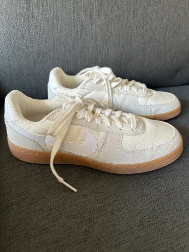 Tênis Nike novo original TAM 35.5