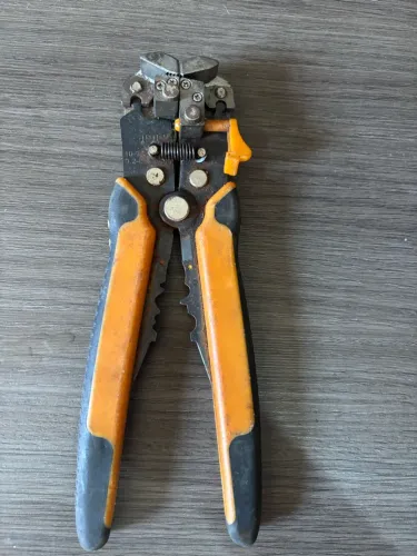 Alicate automático