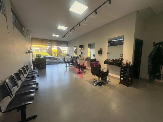 Salão Comercial para Locação de 100m² no Bairro Iguatemi em Ribeirão Preto com Mobília.
