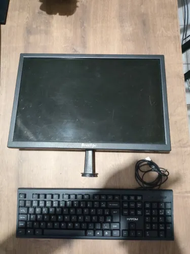 Monitor e teclado