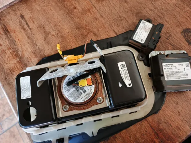 Vendo  kit do airbag Fiat Toro 2016 (Bolsa do airbag + módulo+ cintos e volante)