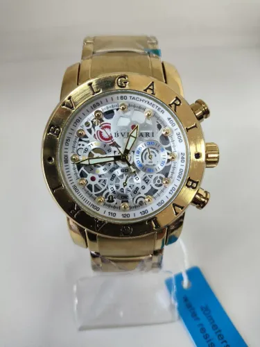 Relógio Bvlgari dourado a prova d água.