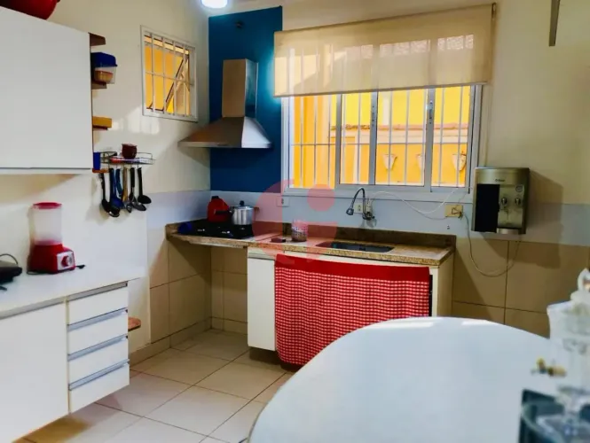 Casa térrea para locação com 5 quartos sendo 2 suítes - 340 m² de terreno- Bosque dos Euca