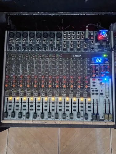 Mesa de som 12 canais com efeito pra voz