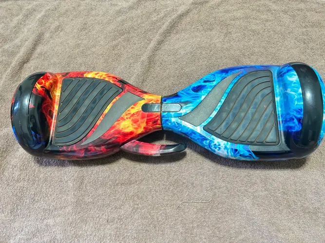 Hoverboard Skate Elétrico Música Bluetooth Luzes Azul e Vermelho