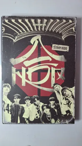 Album stray kids hop (incompleto)
