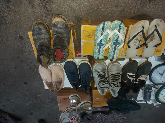 Roupas e calçados masculino pra quem tem bazar ou faz doações ,40,00 reais tudo 