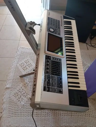 Teclado Roland fantom g6