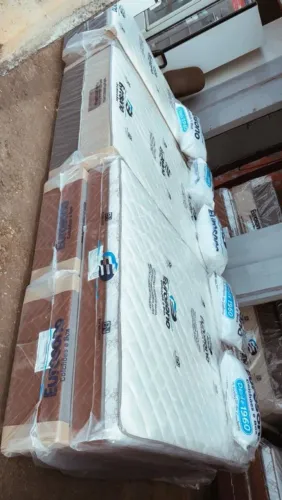 Vendo cama box QUEEM 