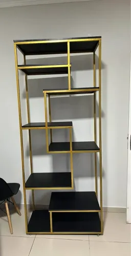 Estante Metalon Dourado MDF Preto 2,10m Sob Medida Salão Loja Boutique Módulo