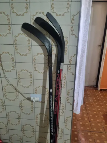 Vendo taco de hóquei em bom Estado para usar,aceito troca por bike.