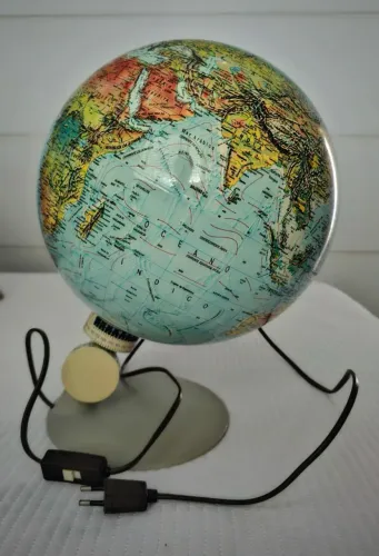 Raro Globo terrestre iluminado 