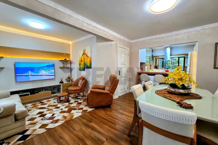 Apartamento Mobiliado à Venda no Centro de Balneário Camboriú com 3 Quartos, Suíte, Sacada