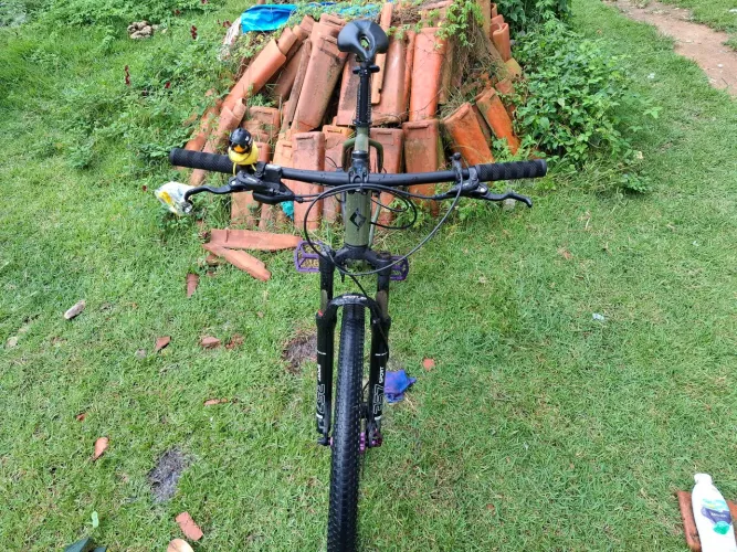 Bicicleta aro 29 com cubo barulhento