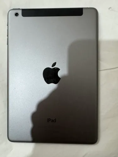 iPad mini cinza usado com trinca pequeno que não altera em nada l touchscreens